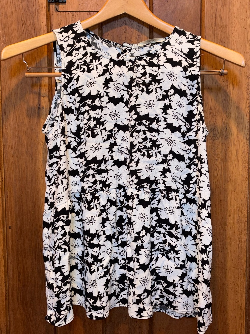 Loft Black & White Floral Sleeveless Flowy Top